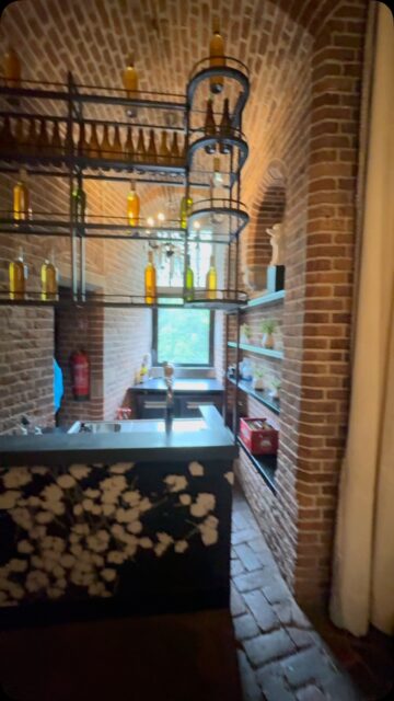 Boven in de kasteeltoren van @kasteelduurstede #flitsmoment #photoboothwedding