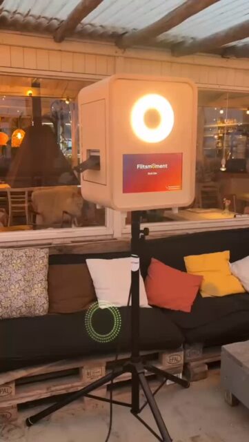 Zand tussen je tenen, zon op je gezicht en die ene foto waar iedereen er perfect uitziet (eindelijk!) 📸✨
Onze photobooth stond afgelopen zomer bij @mantabeachbar om winnaars vast te leggen van de @cordaid beach challenge. 
#mantabeachclub #strandvibes #photoboothfun #zomerherinneringen