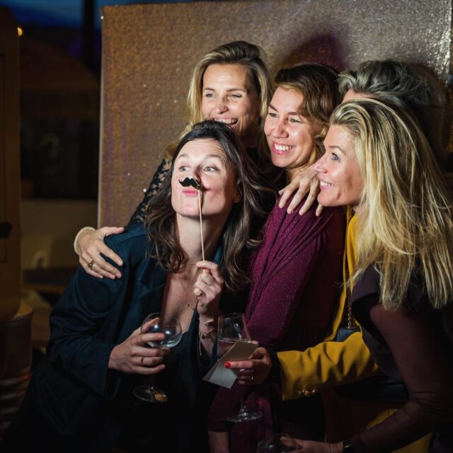 Liefde, lachen en heel veel foto’s. @esmeekeuren en @marcelnicolaas op naar een leven vol liefde en nog heel veel mooie projecten en avonturen! 🎉